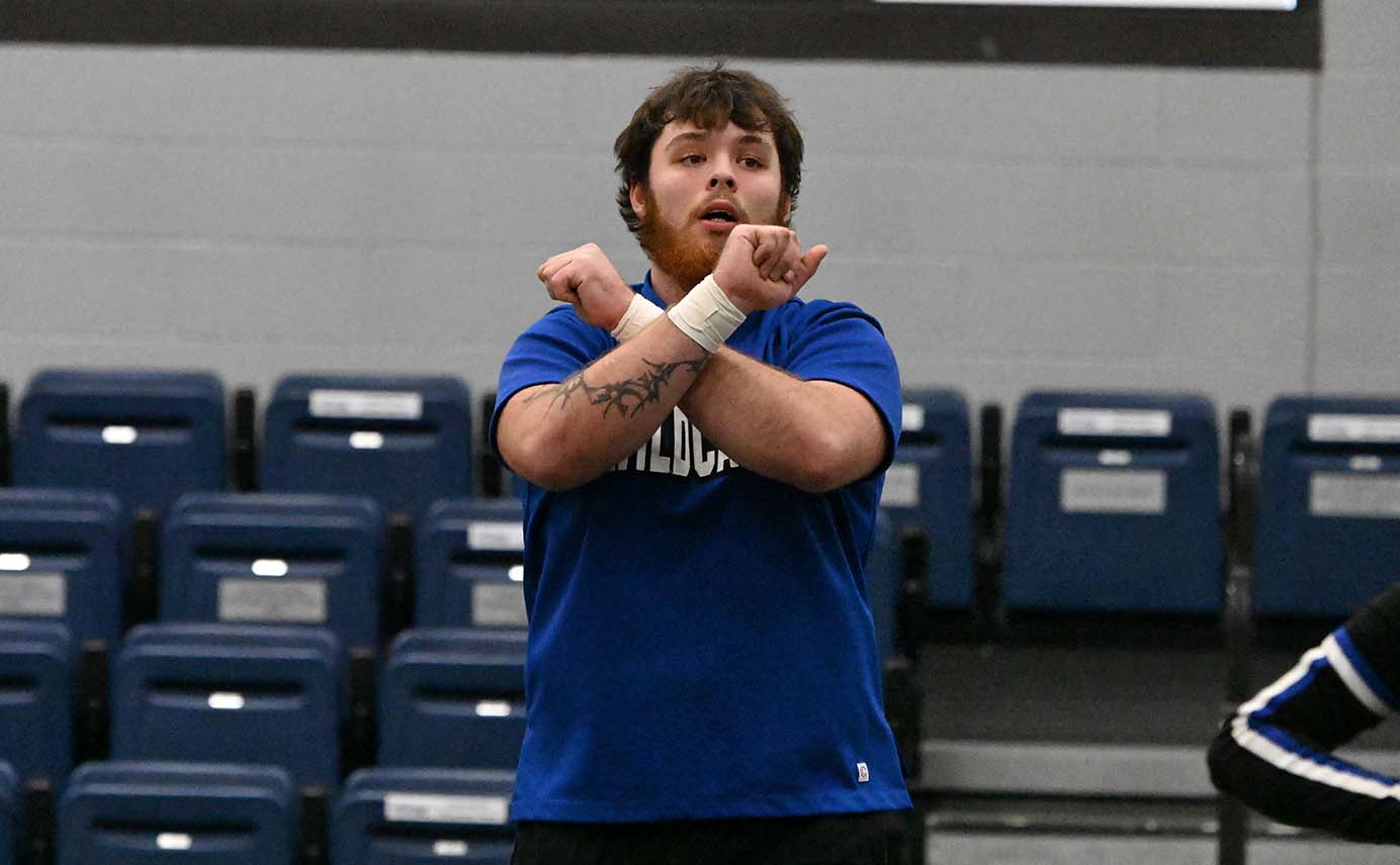 Cheer Begins Competitive Season at Viking Challenge