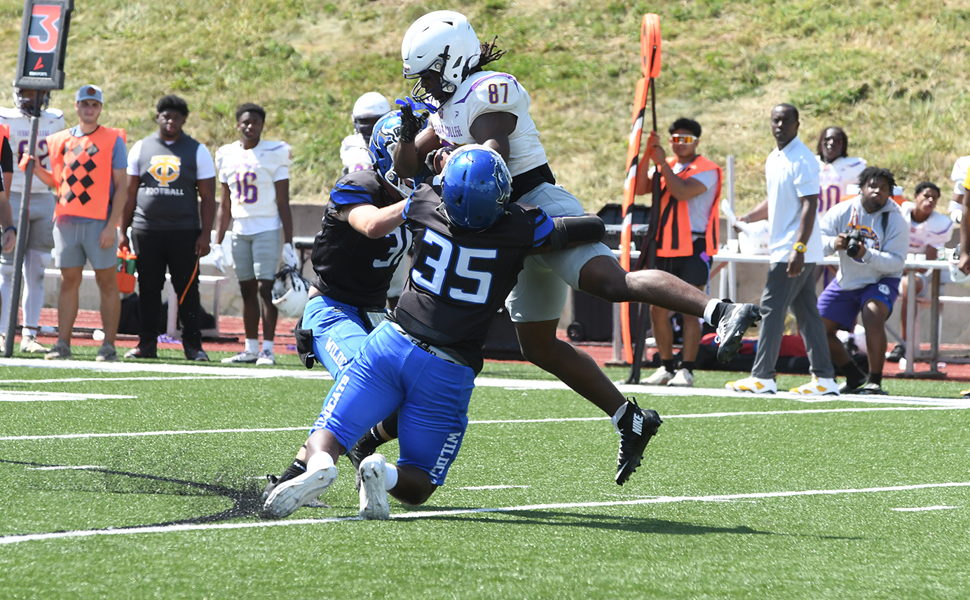 Wildcats Spoil Clarke's Homecoming with 28-21 Road Victory