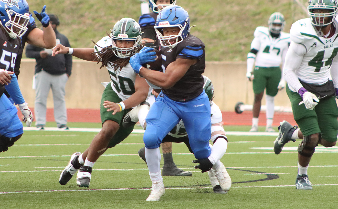 Wildcats Held  Down by No. 1 Grand View