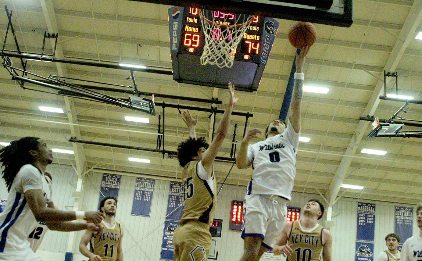 Clarke's Late Free Throws Sink Men's Basketball in Season Finale