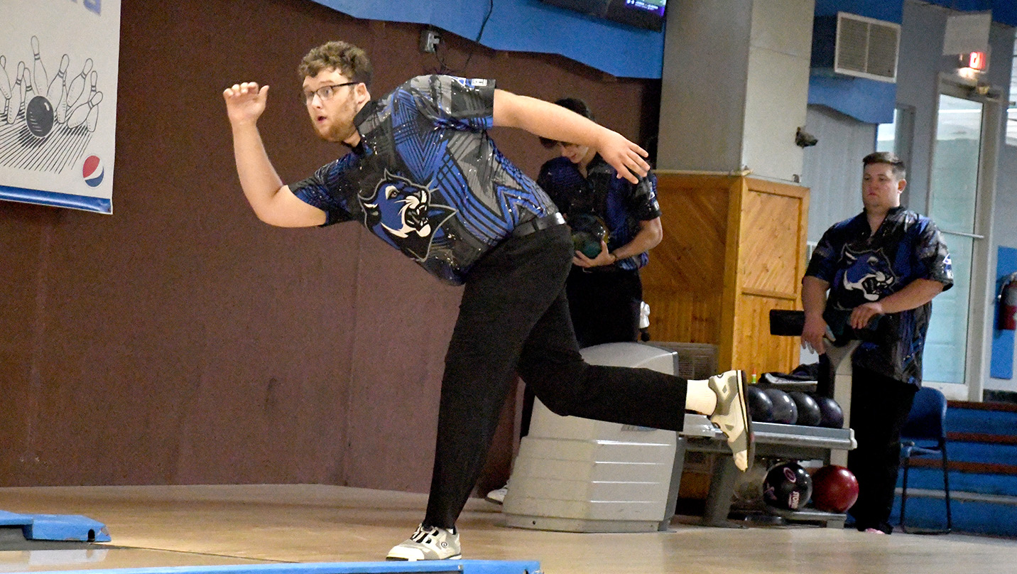 Men's Bowling Competes at Leatherneck Classic
