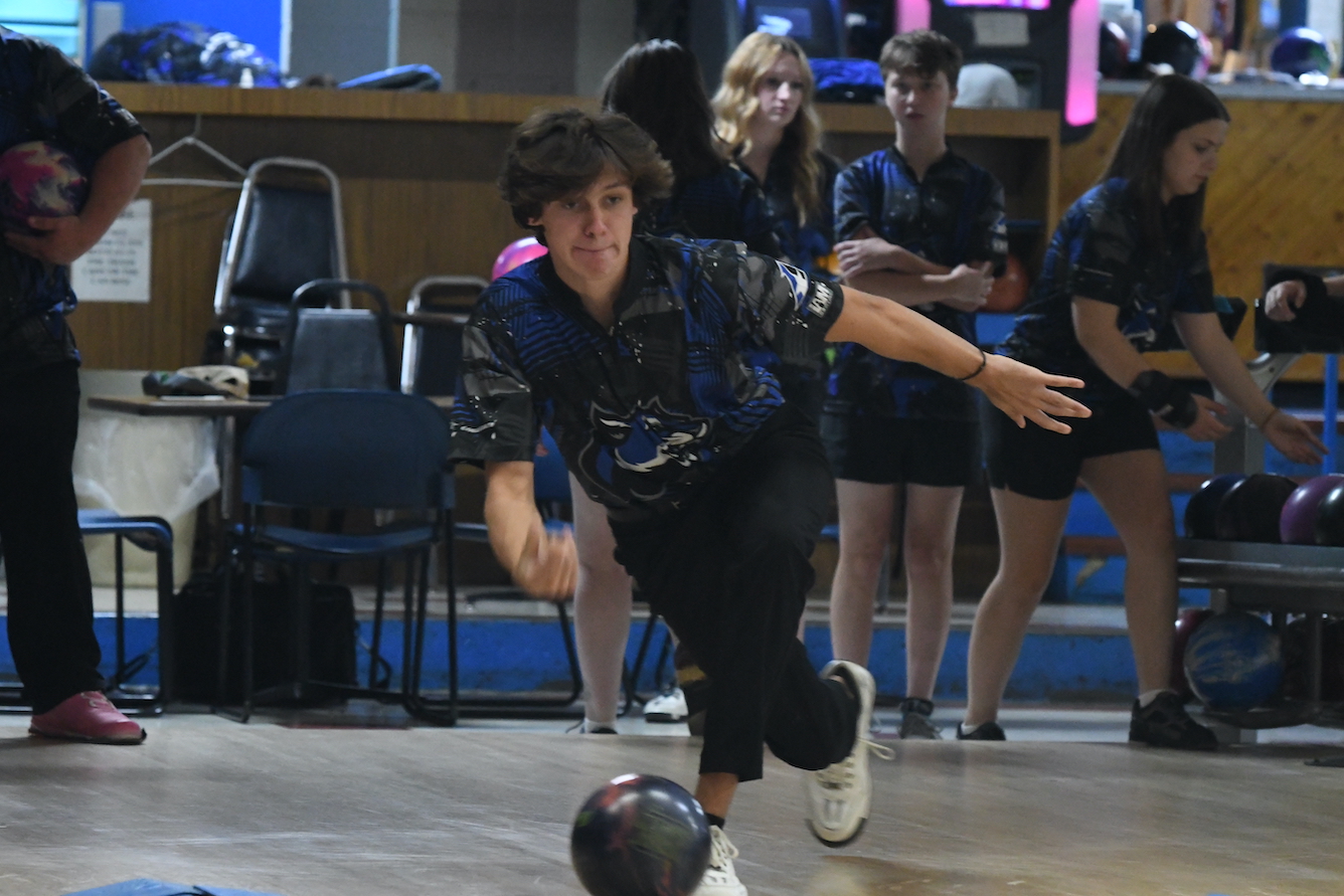 Men's Bowling Places Eighth at Cedar Valley