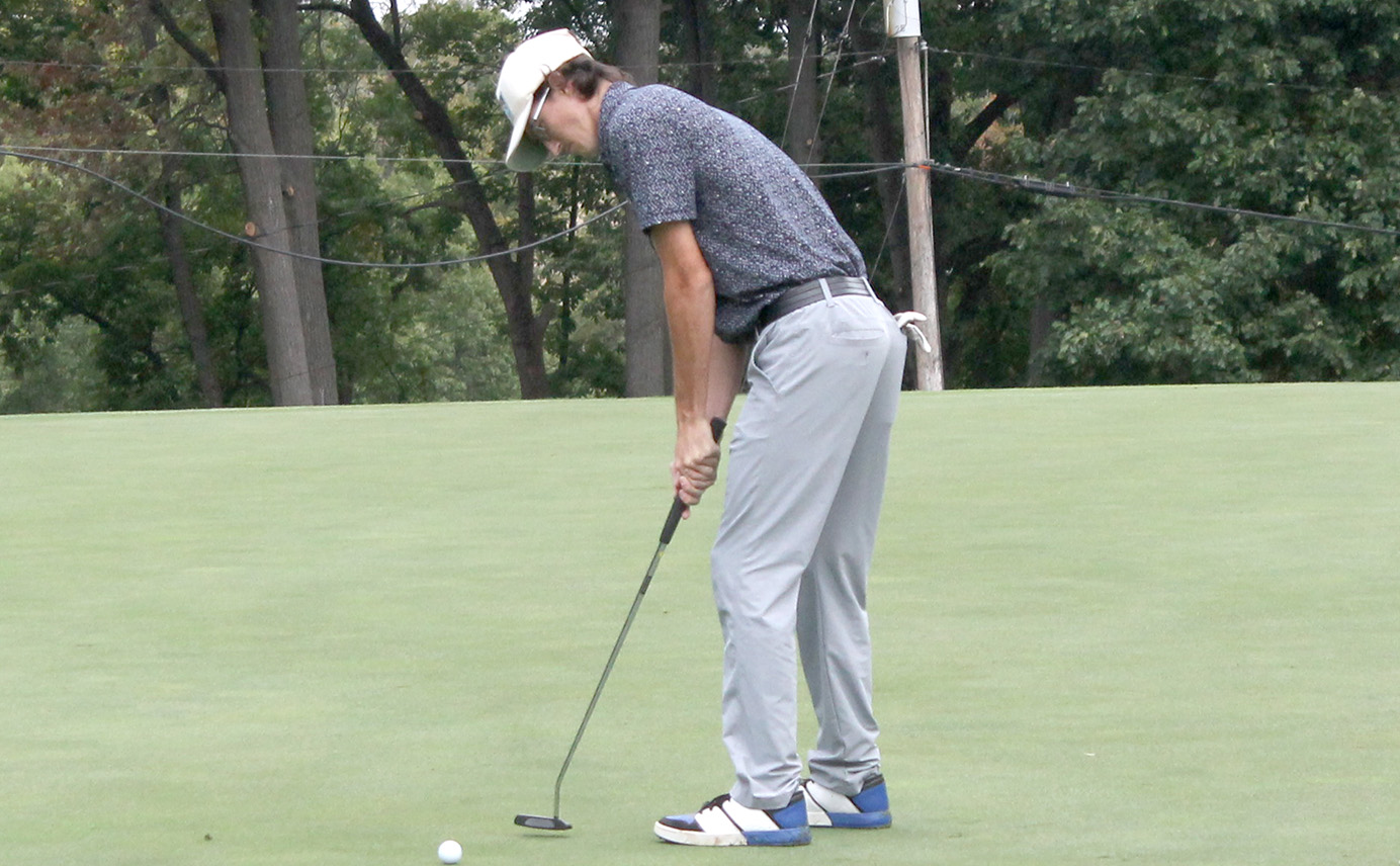 Men's Golf Ends Season at Heart Tournament