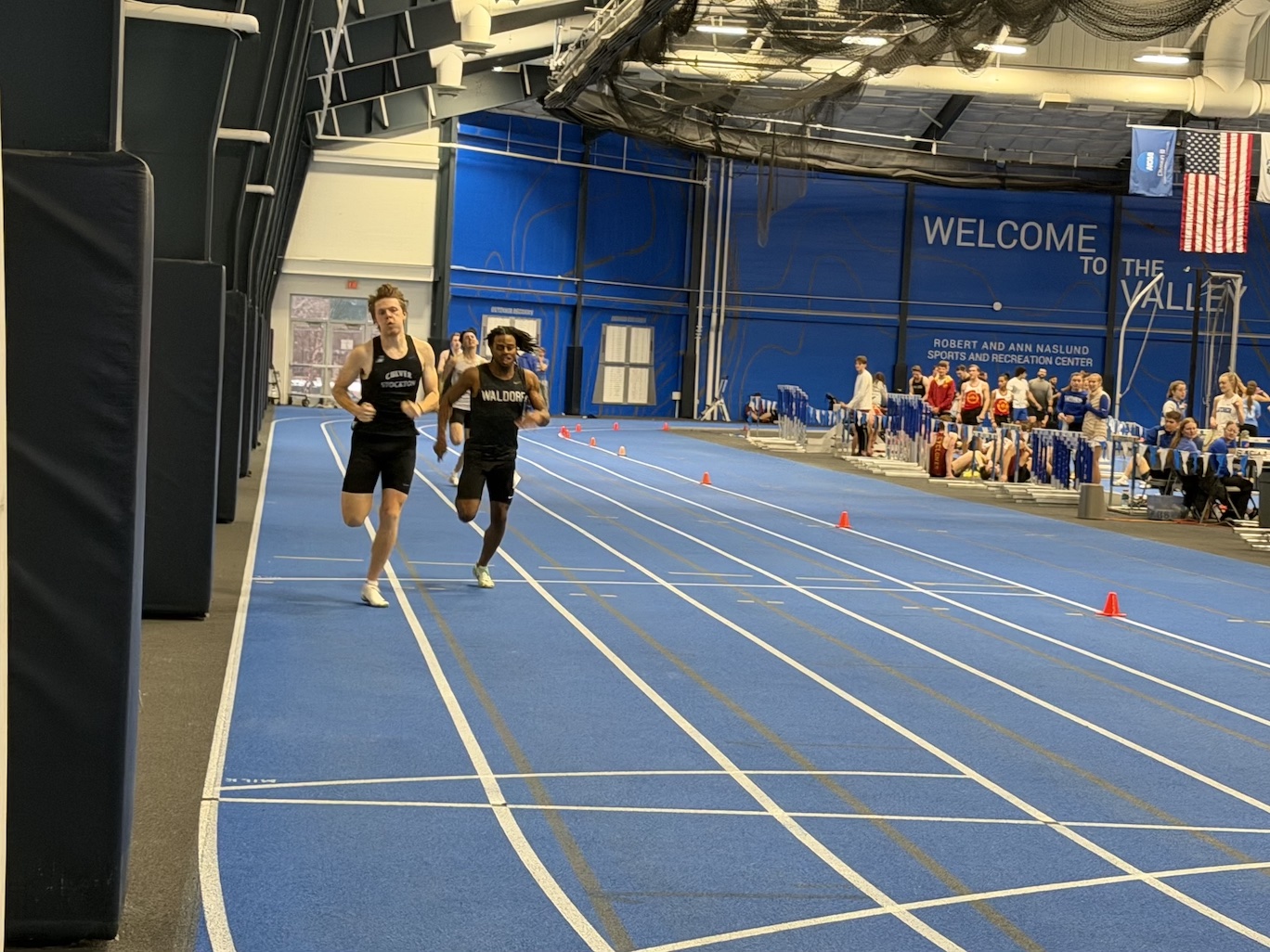 Men's Track Finishes Second at Luther Invitational