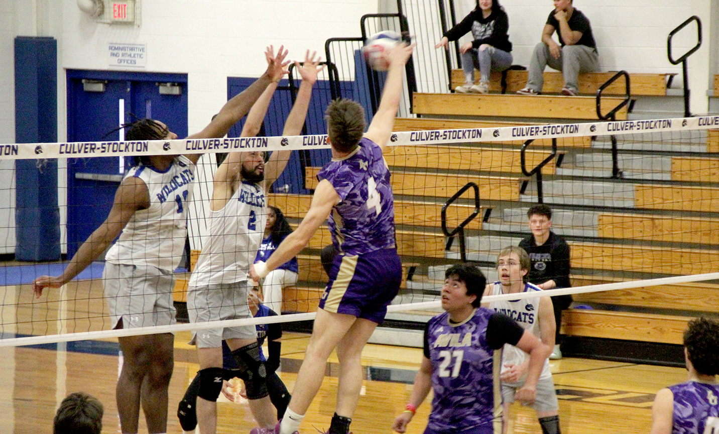 Wildcats Take One Set in Loss to No. 5 Missouri Valley