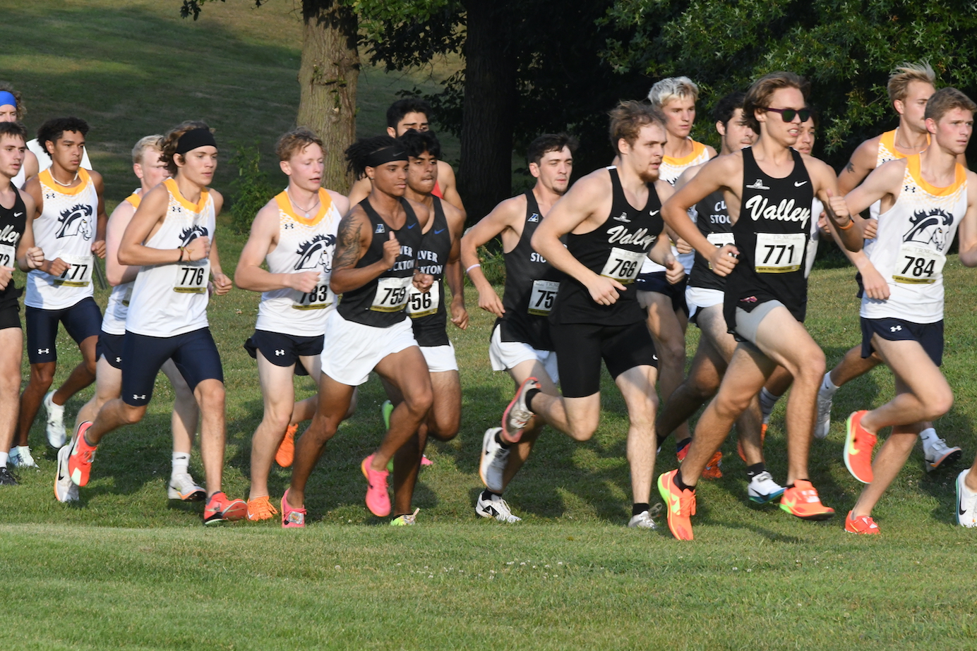 Men's Cross Country Hosts Great River Open to Start Season