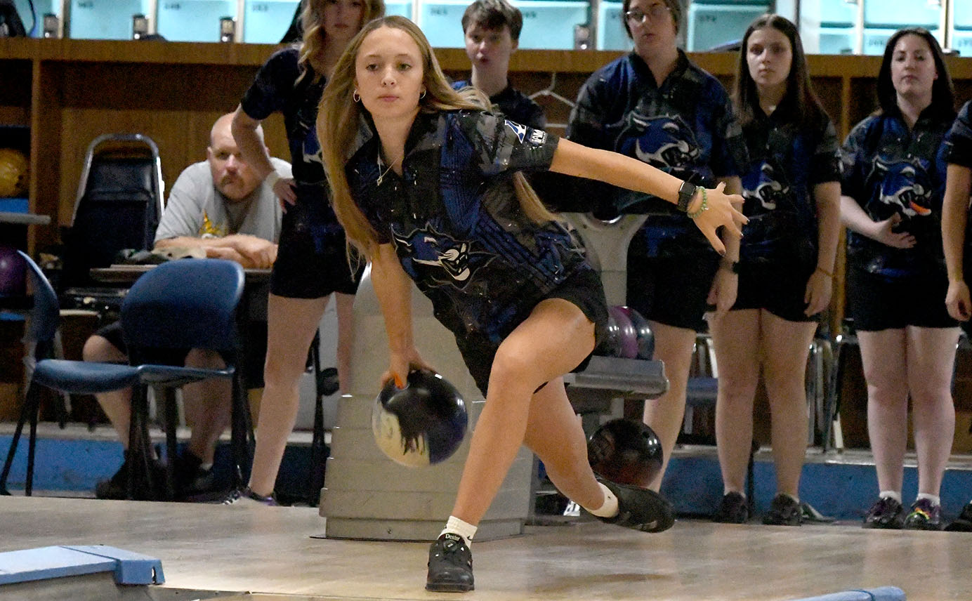 Women's Bowling Reach Title Match at Cougar Clash