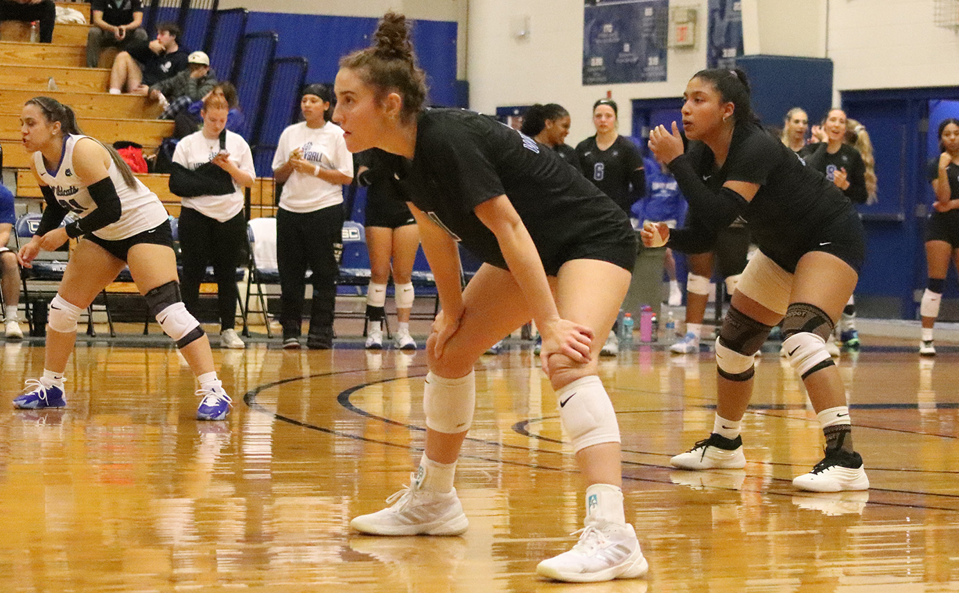 Netters Can't Sustain Fast Start, Fall to Baker in Four Sets